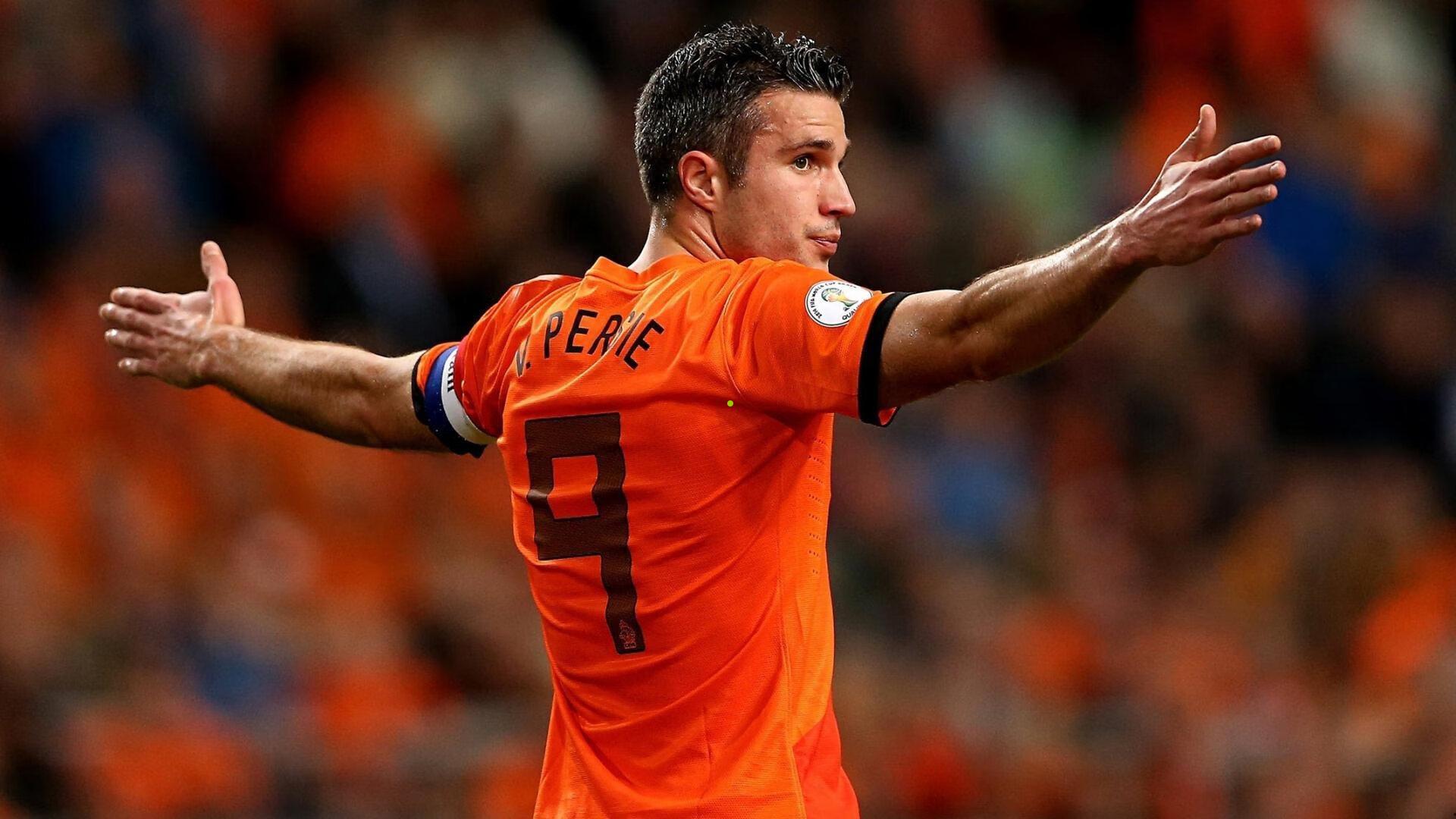 红色海洋席卷看台！跨国远征军组千人方阵，为U20国青注入钢铁力量